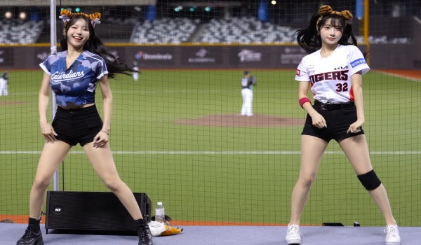 【啦啦队】李雅英和李珠珢—“三震舞” 横屏+竖屏 素材 4V