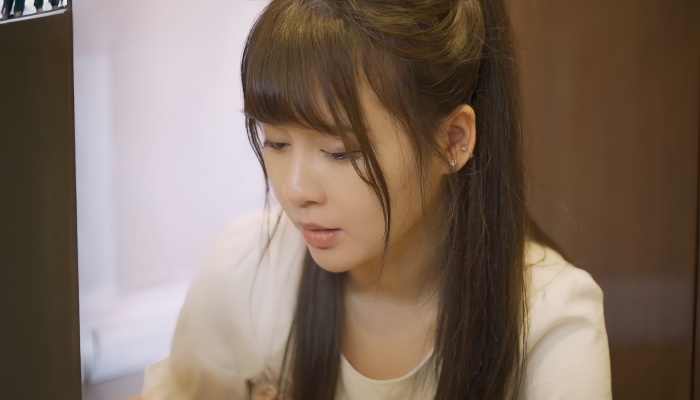 【视频】剧情-继父与我前妻女儿突然找上门-谢语彤