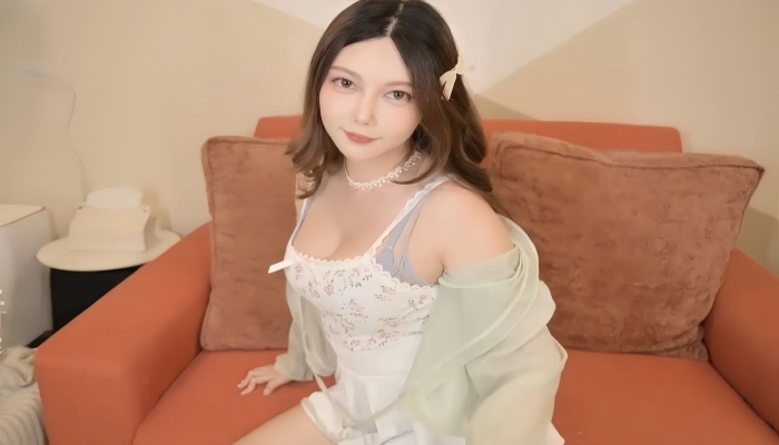 【视频】剧情演绎-[斑斑] 美女色房东夜袭处男租客~