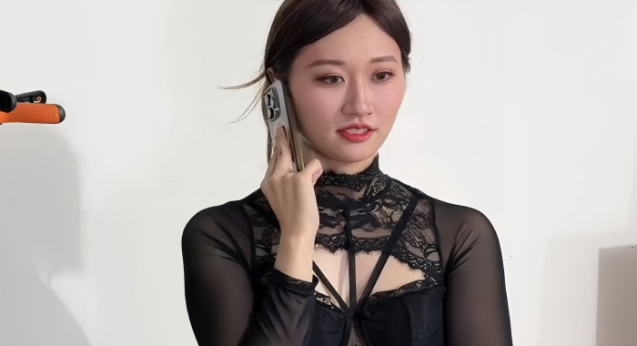 【视频】「Chloe Lin」（林千夜）趁维修工上门偷情，被灌满后迎接老公回家~