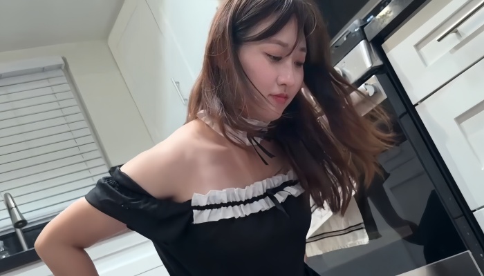 【视频】剧情-林千夜 叫上门烘焙师做蛋糕给女友 结果奶油还没打发 就把她按在料理台上~